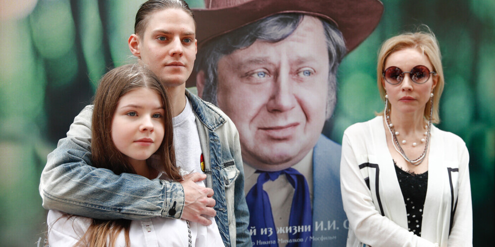"Не живем вместе": сын Олега Табакова впервые прокомментировал рождение дочери