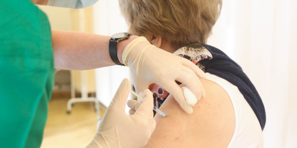 Seniori bez iepriekšējā pieraksta jaunnedēļ Rīgā pret Covid-19 var potēties četros vakcinācijas punktos