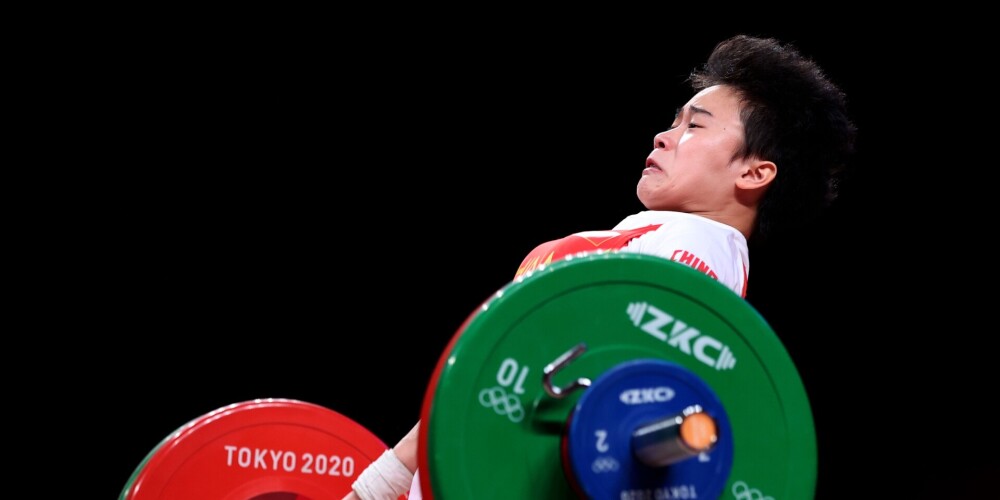 Pirmo zeltu olimpisko spēļu svarcelšanas sacensībās izcīna ķīniete Hou