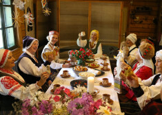 Annas dienā "Atštaukas" svin arī savu gadskārtu un, kā jau saimnieču dienā pieklājas, rāda, ko katra sastrādājusi.