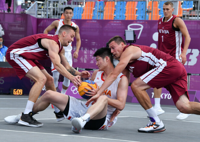 Latvijas 3x3 basketbola komanda ar Agni Čavaru, Nauri Miezi, Kārli Paulu Lasmani un Edgaru Krūmiņu sastāvā svētdien izcīnīja uzvaru Tokijas olimpisko spēļu turnīra trešajā mačā.