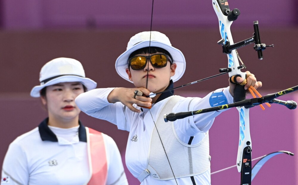 Dienvidkorejas loka šāvējas komandu sacensībās nepārspētas devītajās olimpiskajās spēlēs pēc kārtas