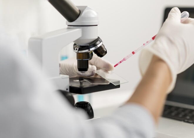 Латвия закупает новое лекарство для лечения тяжело больных Covid-19