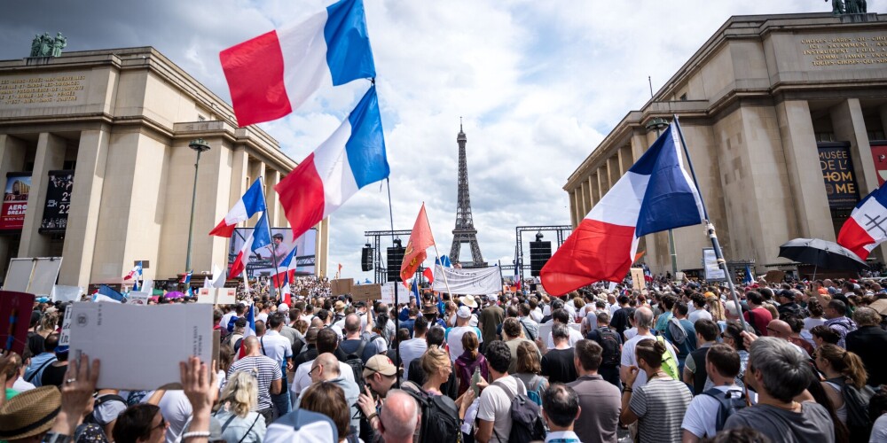 Во Франции 160 000 человек вышли на митинги против введения санпропусков и обязательной вакцинации