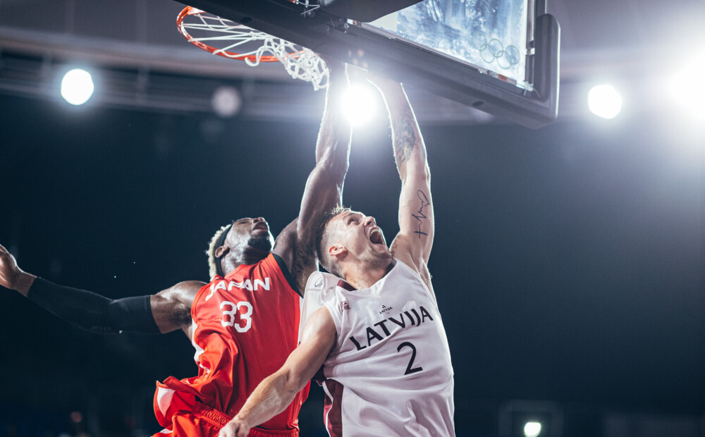 Latvijas 3x3 basketbolisti olimpisko spēļu turnīra ceturtajā mačā uzvar Japānu