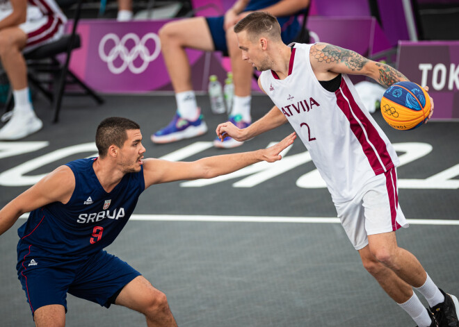 Latvijas 3x3 basketbola komanda ar Agni Čavaru, Nauri Miezi, Kārli Paulu Lasmani un Edgaru Krūmiņu sastāvā pirmdien cieta zaudējumu Tokijas olimpisko spēļu turnīra piektajā spēlē. Latvija divu pasaules vadošo komandu duelī ar rezultātu 16:22 piekāpās Serbijai, ciešot otro zaudējumu turnīrā.