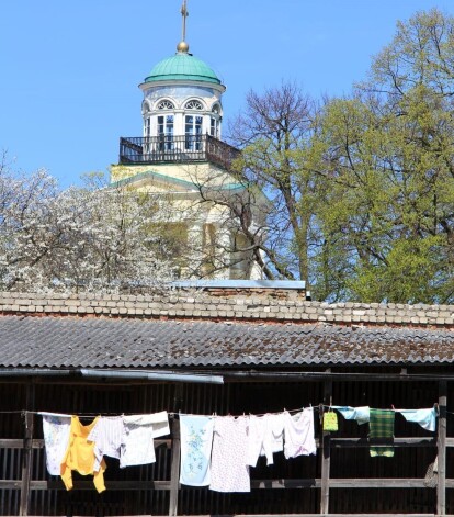 Mācītāja laulības dzīves “netīrās veļas” mazgāšana Ventspils luterāņu draudzē sit augstu vilni.