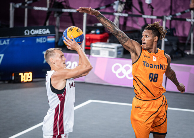 Latvijas 3x3 basketbola komanda ar Agni Čavaru, Nauri Miezi, Kārli Paulu Lasmani un Edgaru Krūmiņu sastāvā otrdien Tokijas olimpisko spēļu grupas turnīra pēdējā, septītajā spēlē uzvarēja Nīderlandi. Latvija uzvarēja ar rezultātu 22:18, nodrošinot trešo vietu grupā un tikšanos ceturtdaļfinālā ar Japānu.