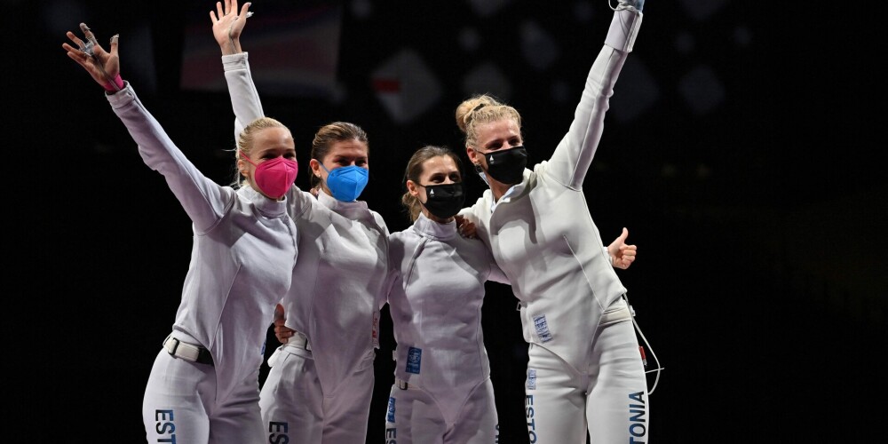 Igaunijas paukotājas spraigā cīņā triumfē olimpisko spēļu komandu sacensībās ar špagu