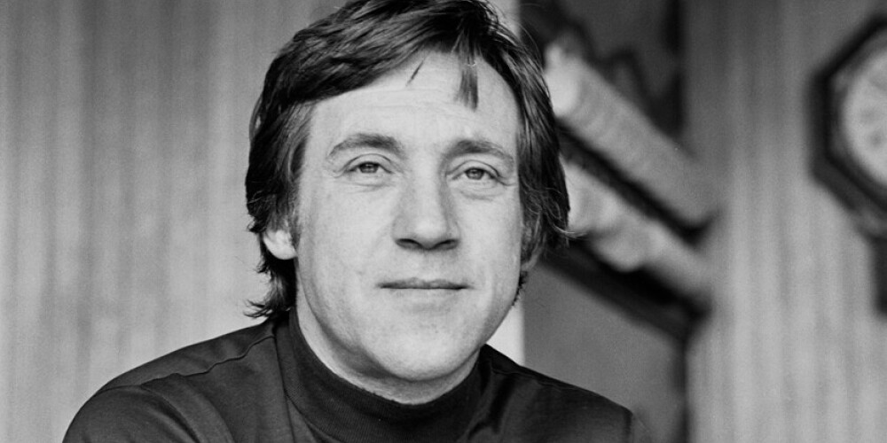 Владимир Семёнович Высоцкий (25 января 1938, Москва — 25 июля 1980, там же) — советский поэт, актер театра и кино, автор-исполнитель песен (бард); автор прозаических произведений и сценариев. Лауреат Государственной премии СССР («за создание образа Жеглова в телевизионном художественном фильме „Место встречи изменить нельзя“ и авторское исполнение песен», 1987, посмертно).