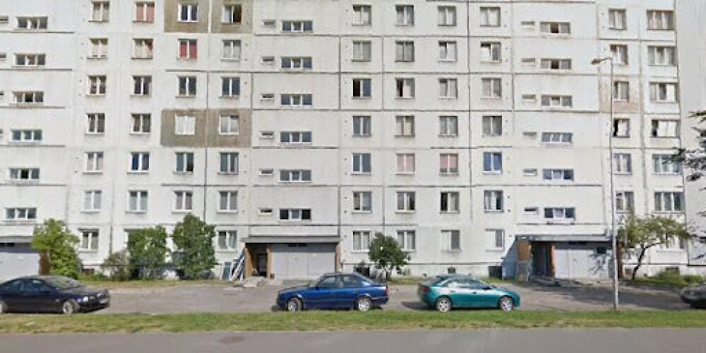 Курземский проспект - это улица в Ригас, в Пардаугаве, в окрестностях Иманты. Улица образует внешний круг жилого района Иманта, а бульвар Анниньмуйжа - внутренний. Начало и конец проспекта закрывает Юрмалас гатве. Общая длина улицы составляет 4896 метров, она состоит из 4 полос движения.