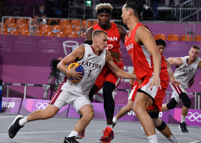 Latvijas 3x3 basketbola komanda ar Agni Čavaru, Nauri Miezi, Kārli Paulu Lasmani un Edgaru Krūmiņu sastāvā otrdien Tokijas olimpisko spēļu ceturtdaļfinālā uzvarēja Japānu un spēlēs pusfinālā.