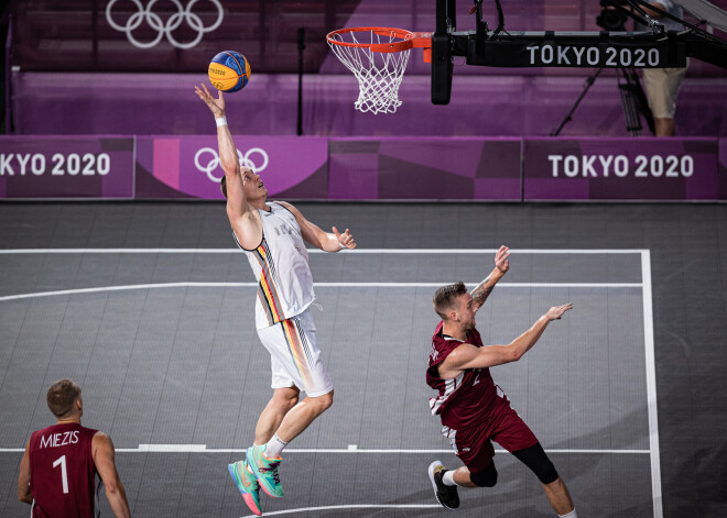 Latvijas 3x3 basketbola komanda ar Agni Čavaru, Nauri Miezi, Kārli Paulu Lasmani un Edgaru Krūmiņu sastāvā Tokijas olimpisko spēļu pusfinālā sagrāva Beļģiju un iekļuva finālā.