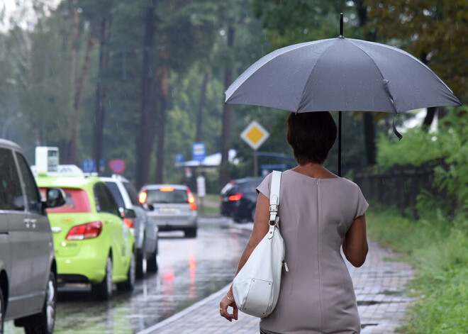 Ceturtdien Latvijā gaiss iesils līdz +27 grādiem, vietām īslaicīgi līs