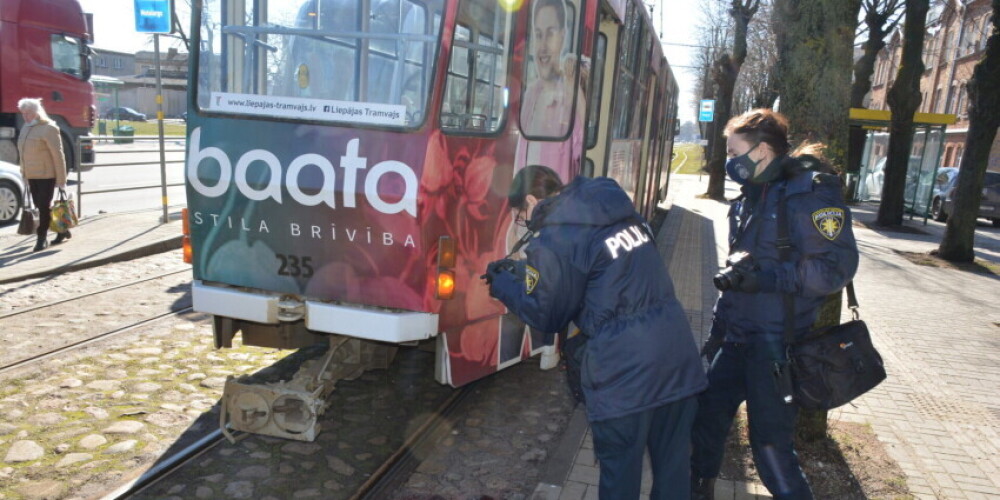 Valsts policija pabeidz izmeklēšanu kriminālprocesā par tramvaja vadītāja slepkavību Liepājā