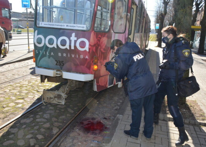 Valsts policija pabeidz izmeklēšanu kriminālprocesā par tramvaja vadītāja slepkavību Liepājā