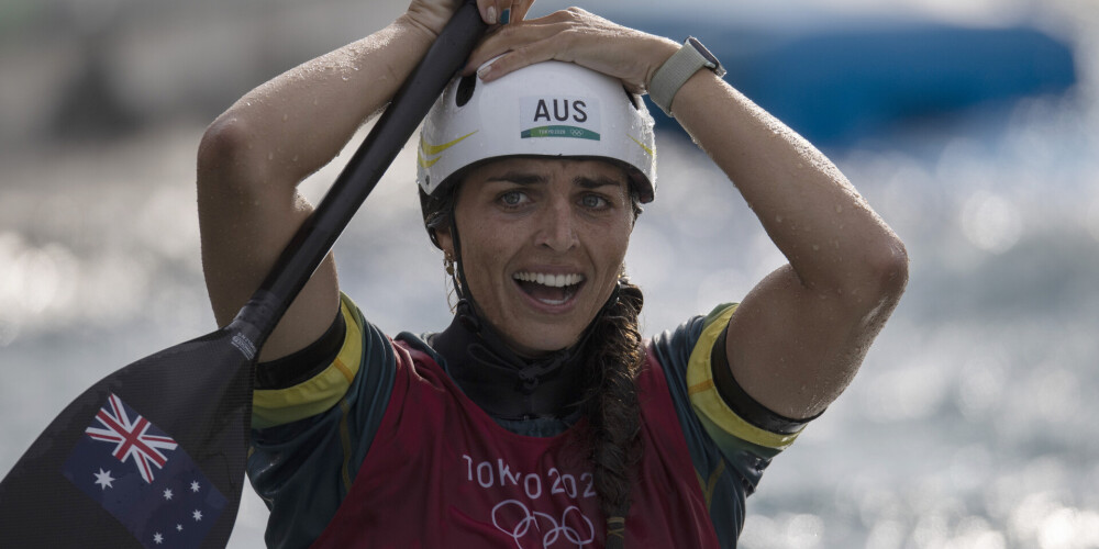 Austrāliete Foksa izcīna zeltu Tokijas olimpisko spēļu airēšanas slalomā ar kanoe laivu