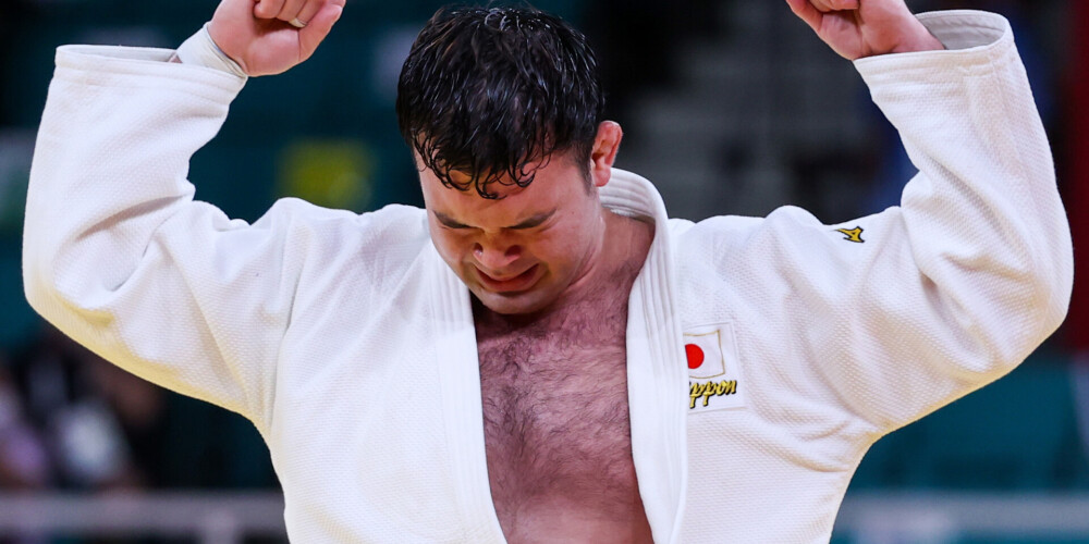 Japānas sportisti džudo sacensībās izcīna vēl divas olimpiskās zelta medaļas