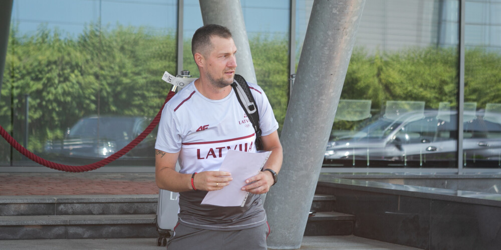 Raimonds Feldmanis (dzimis 1982. gada 4. aprīlī Rīgā) ir bijušais latviešu basketbolists, spēlēja uzbrūkošā aizsarga pozīcijā. Pēc karjeras beigām kļuvis par treneri. 2017. gadā Raimonds Feldmanis kļuva par pirmo latviešu treneri NBA Vasaras līgā, strādājot ar Ņūorleānas "Pelicans". 2018. gadā viņš tika uzaicināts atkārtoti būt "Pelicans" treneru kolektīvā. Bija Latvijas 3x3 basketbola izlases galvenais treneris Tokijas olimpiskajās spēlēs, kad tika izcīnīta zelta medaļa.