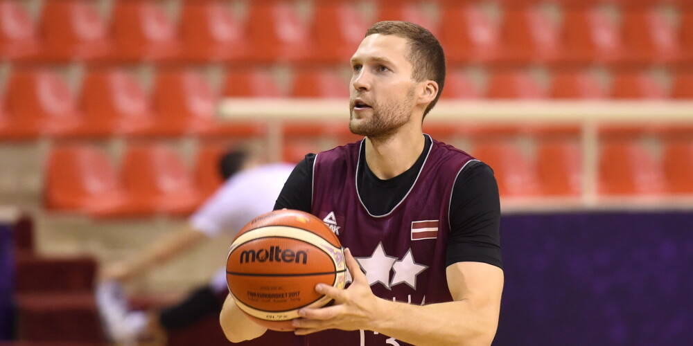 Basketbolists Jānis Strēlnieks karjeru turpinās Kauņas "Žalgiris"