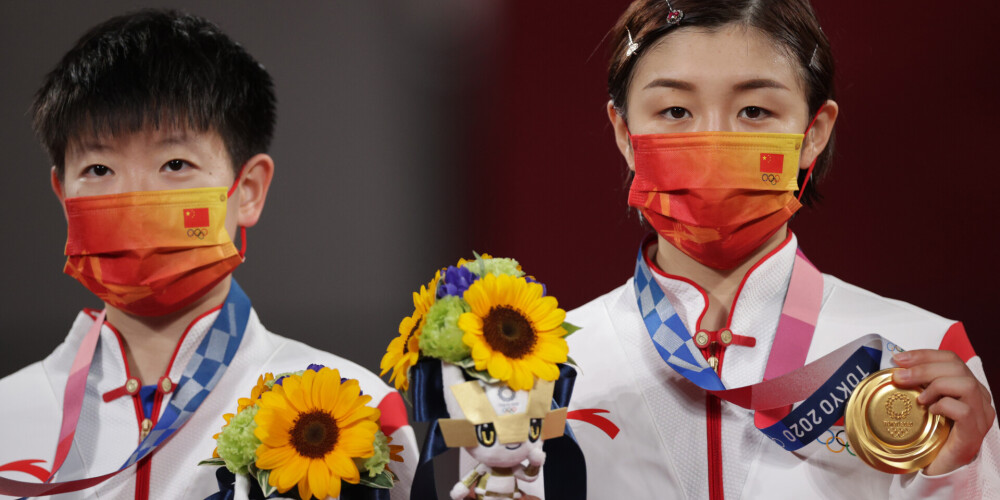 Tokijas olimpisko spēļu medaļu tabulas līdera pozīcijās atgriežas Ķīna