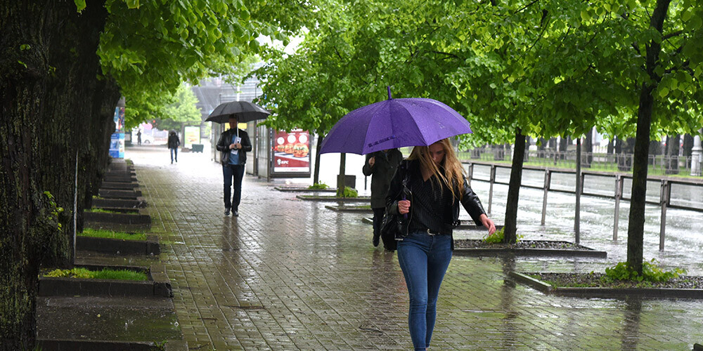 Piektdien Latvijā daudzviet gaidāms lietus, iespējams arī pērkona negaiss