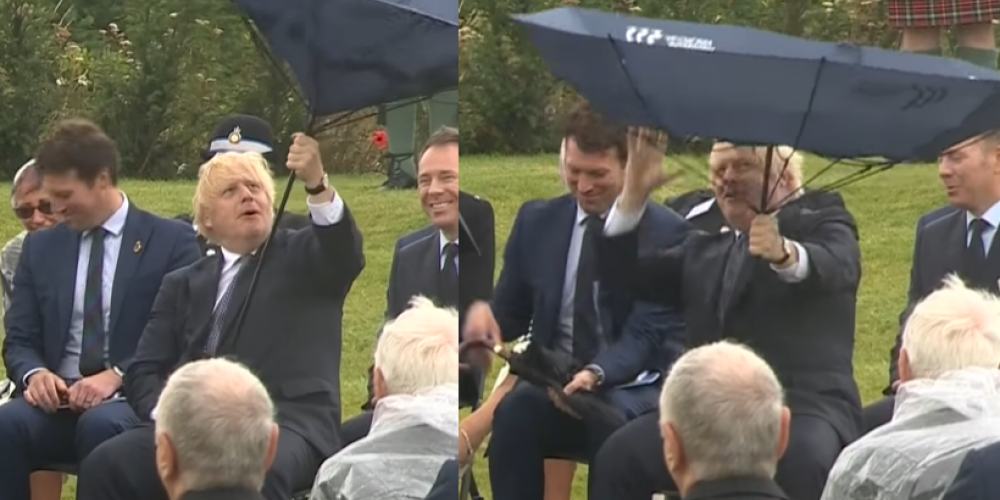Как его открыть? Борис Джонсон рассмешил принца Чарльза борьбой с зонтиком