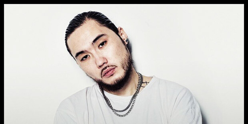 Ади́ль Оралбе́кович Жале́лов (каз. Әділ Оралбекұлы Жәлелов, род. 3 июня 1990 года, Ленинский, Казахская ССР), более известный под сценическим псевдонимом Скриптони́т (англ. Scriptonite) — казахстанский исполнитель и музыкальный продюсер, основатель лейбла Musica36. Впервые громко заявил о себе в 2013 году видеоклипом на песню «VBVVCTND», спустя полтора года выпустил свой дебютный альбом «Дом с нормальными явлениями», который стал одним из самых удачных русскоязычных рэп-альбомов 2015 года.