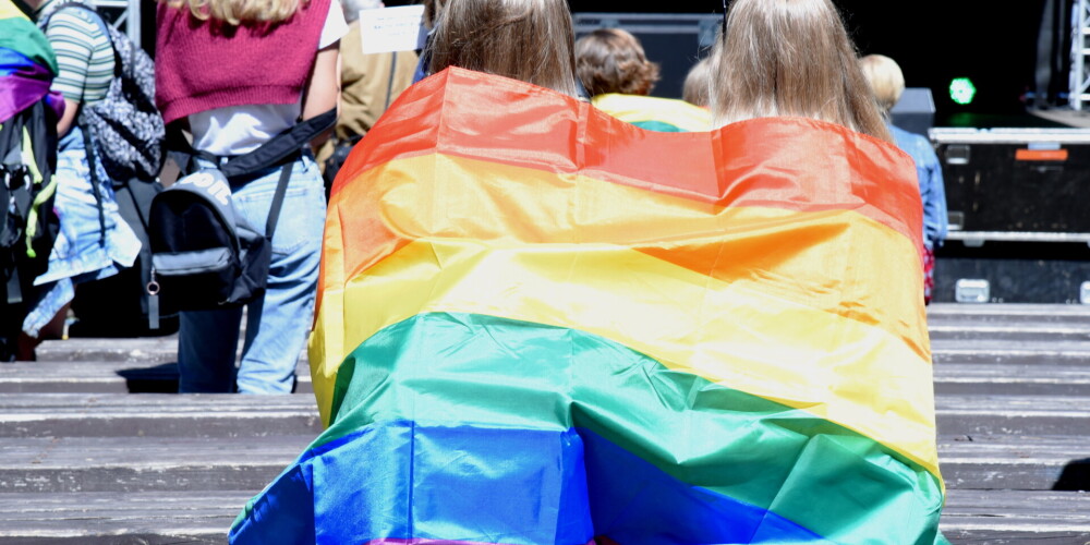 Šodien ar varavīksnes karoga pacelšanu atklās “Baltic Pride 2021”