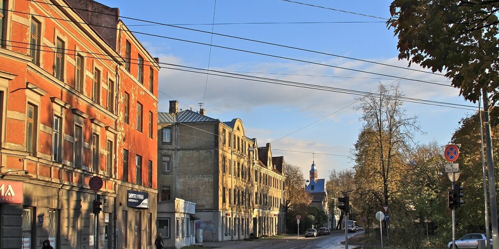 Улица Ба́ускас (латыш. Bauskas iela) — улица в Риге. Находится в Пардаугаве, в Земгальском предместье. Начинается от улицы Елгавас, проходит через Торнякалнс, Зиепниеккалнс, Бишумуйжу и заканчивается на границе города в Катлакалнсе. Продолжение улицы проходит по территории Кекавского края.