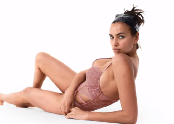 За что осуждают новую рекламу Victoria's Secret с Ириной Шейк