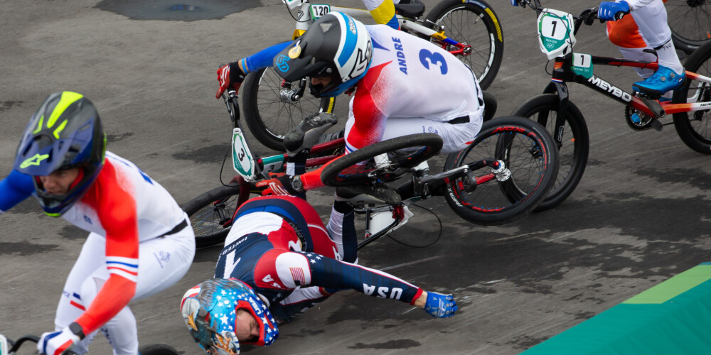 BMX riteņbraukšanas zvaigznei Konoram Fīldsam pēc smagā kritiena Tokijā konstatē smadzeņu asiņošanu