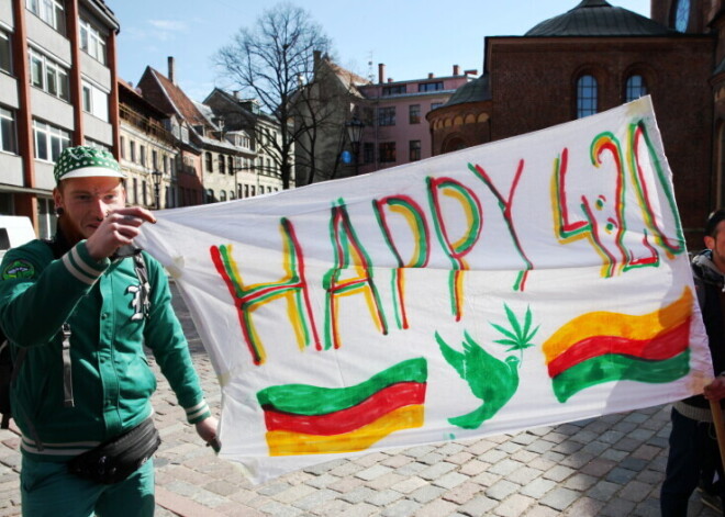 Опрос: легализацию употребления марихуаны в Латвии поддерживает каждый десятый латвиец