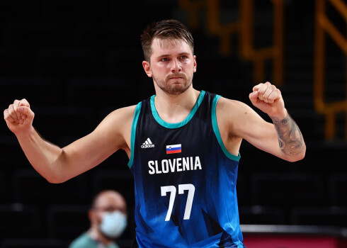 Slovēnijas basketbolisti Tokijā turpina uzvaru gājienu, pieveicot arī Spāniju, kam ceturtdaļfinālā pret ASV