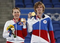Pavļučenkova un Rubļovs izcīna pēdējo zeltu Tokijas olimpisko spēļu tenisa turnīrā