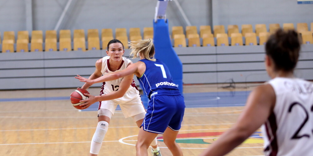 Latvijas sieviešu basketbola izlase pēc neizteiksmīga sākuma pārbaudes spēlē sagrauj somietes