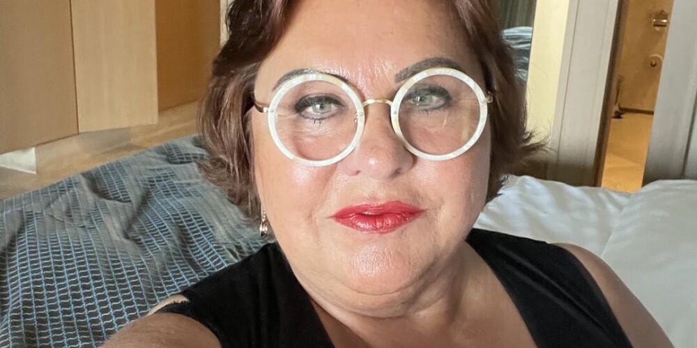 “Es sevi nemīlētu un necienītu, ja būtu pievērusi acis uz laulībā notiekošo. Tā ir nodevība pret sevi,” saka Dina un piebilst: “Es nesaprotu, kā varēju pēc tāda notikuma tik ātri savākties, pati brīnos. Atzīšu, man dažas reizes palīdzību sniedza paziņa, praktizējoša psiholoģe, bet viņa vairāk strādā ar enerģētiku. Biju trīs reizes aizgājusi pie viņas, un man bija aizvērta sirds čakra. Es biju tik ilgi mīlējusi vienu cilvēku, ka man tā bija ciet. Šī sieviete palīdzēja atvērt sirds čakru.”