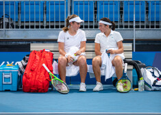 Anastasija Sevastova un Aļona Ostapenko Tokijas olimpisko spēļu dubultspēlē.