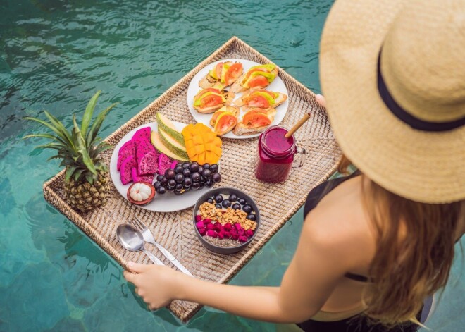 Как отдыху не превратиться в переедание? Советы по питанию во время отпуска