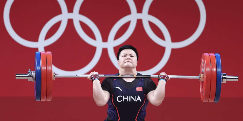 Svara kategorijā līdz 87 kilogramiem Tokijas olimpiskajās spēlēs uzvar Ķīnas svarcēlāja Vana