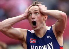 Varholms labo pasaules rekordu 400 metru barjersprintā un kļūst par olimpisko čempionu