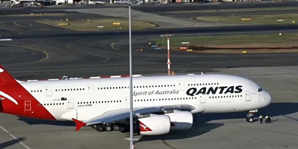 "Qantas Airways" uz laiku atlaidīs 2500 darbiniekus