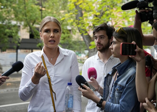 Maskavas tiesa Navaļnija līdzgaitniecei Soboļai piespriež brīvības ierobežošanu uz pusotru gadu