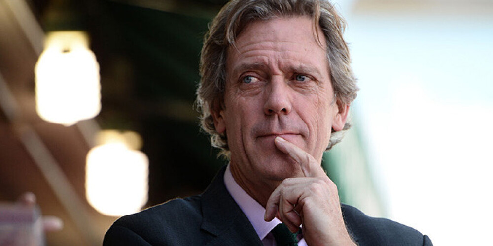 Джеймс Хью Кэ́лам Ло́ри — английский актёр, режиссёр, певец, музыкант, комик и писатель. Известность ему принесли роли в британских комедийных телесериалах «Чёрная Гадюка», «Шоу Фрая и Лори» и «Дживс и Вустер» со Стивеном Фраем, а также роль заглавного персонажа в американском телесериале «Доктор Хаус». Командор ордена Британской империи.