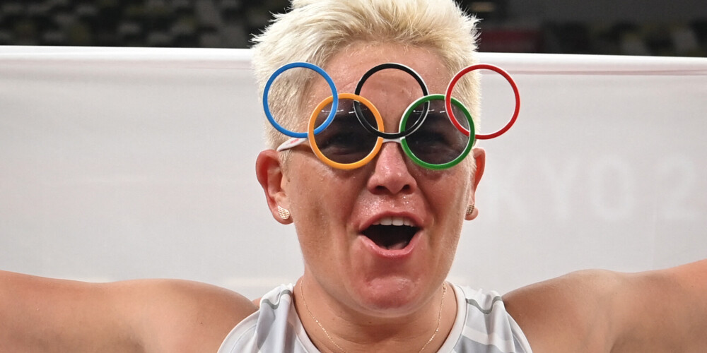 Vesera metēja Vlodarčika kļūst par pirmo sievieti vieglatlētikā, kura trešo reizi olimpiskajās spēlēs uzvar vienā disciplīnā
