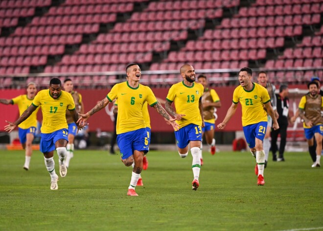 Brazīlijas futbolisti Tokijas olimpisko spēļu finālā pret Spāniju centīsies aizstāvēt titulu