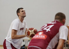 Ojārs Siliņš piedalās Latvijas vīriešu basketbola valstsvienības treniņā.