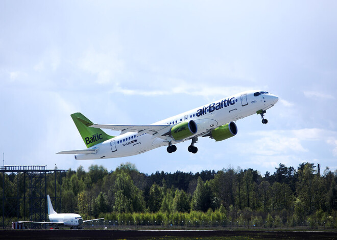 "airBaltic" pagarina par atceltajiem lidojumiem izsniegto dāvanu karšu derīguma termiņu