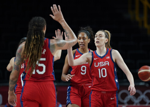 Serbijas un ASV basketbolistes kļūst par pirmajām olimpisko spēļu turnīra pusfinālistēm