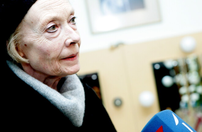 Astrīda Kairiša (1941-2021) kino debitēja ar 1961. gadā ar māsas Annas lomu Rīgas kinostudijas filmā „Pieviltie”.